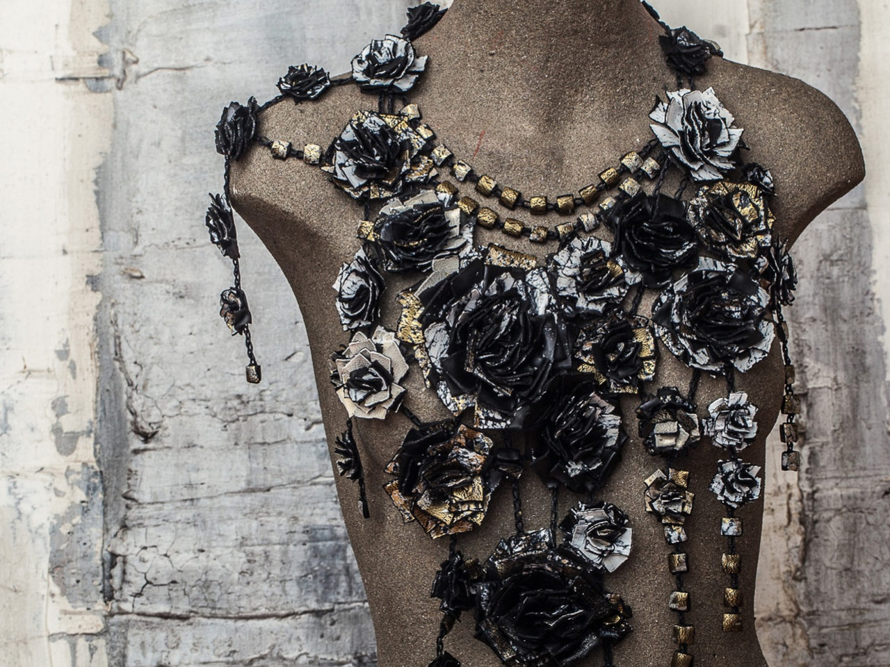 English Roses — Bib necklace
