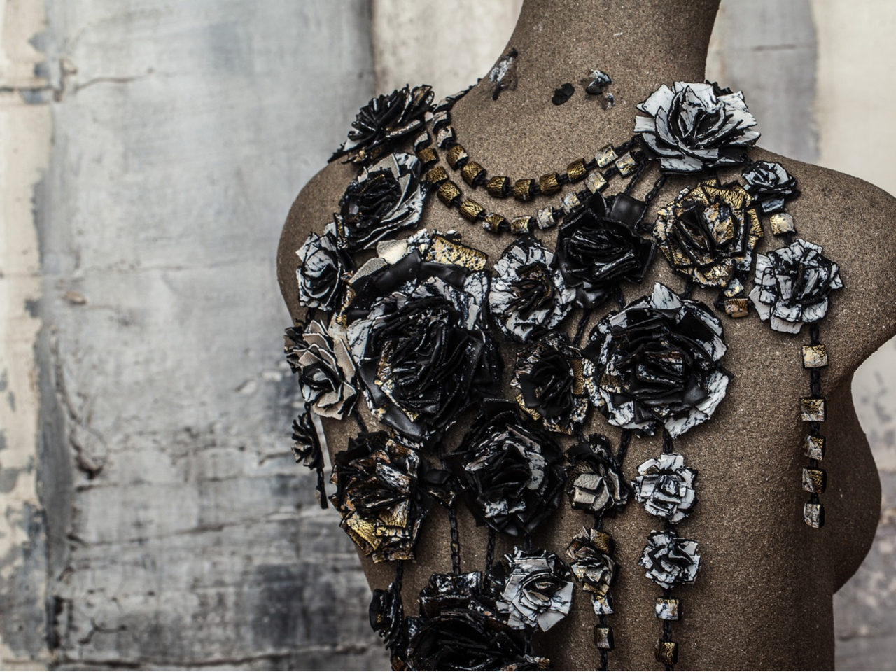 English Roses — Bib necklace