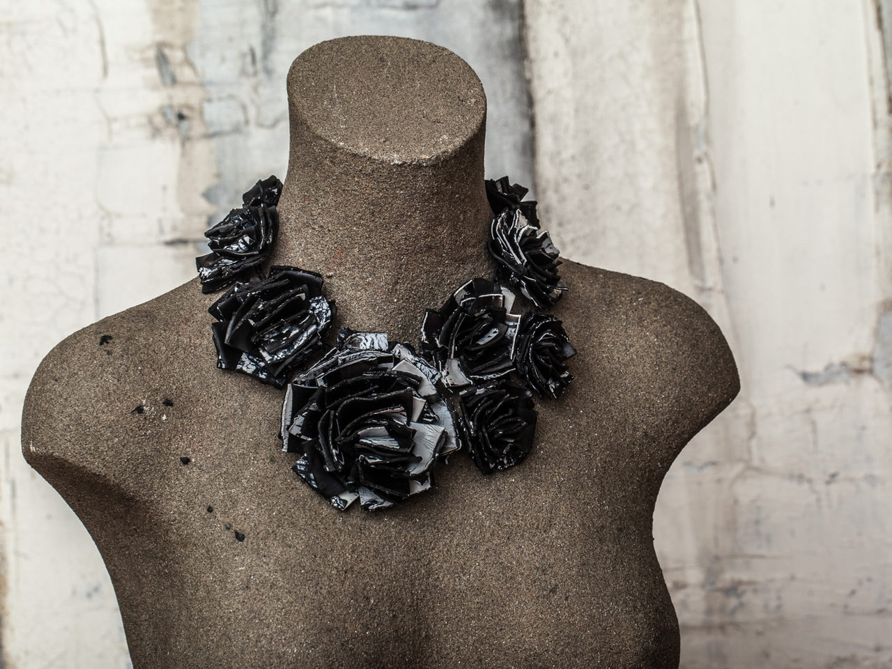English Roses — Collar necklace