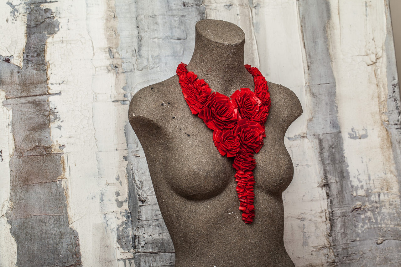 English Roses necklace in red